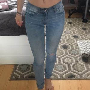 Lightwash Distressed Gap Highwaisted Jeans